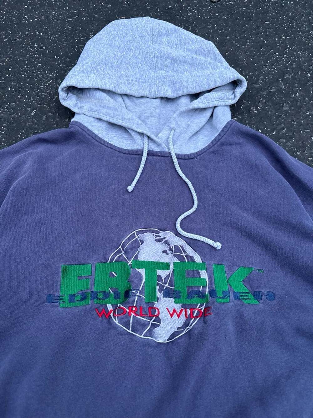 Vintage 90s EBTEK Eddie Bauer World Wide Embroidered Logo Hoodie Sweatshirt